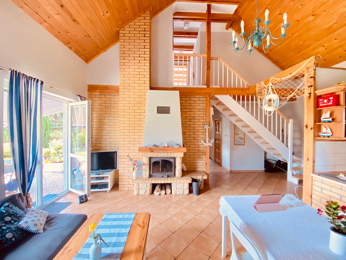 Blue House — salon
