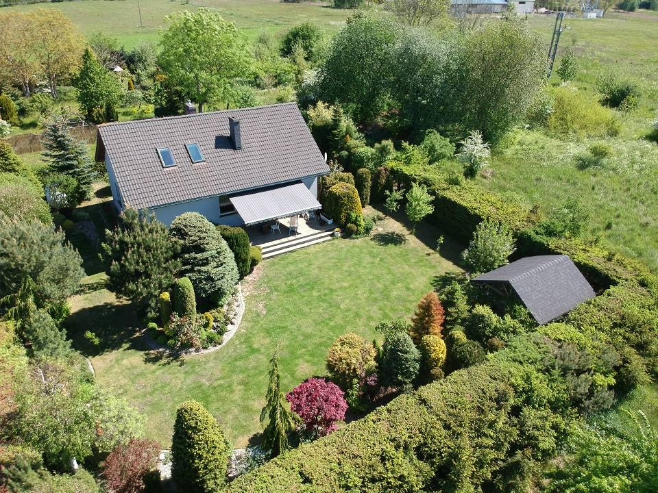 Blue House — dom i ogród z lotu ptaka