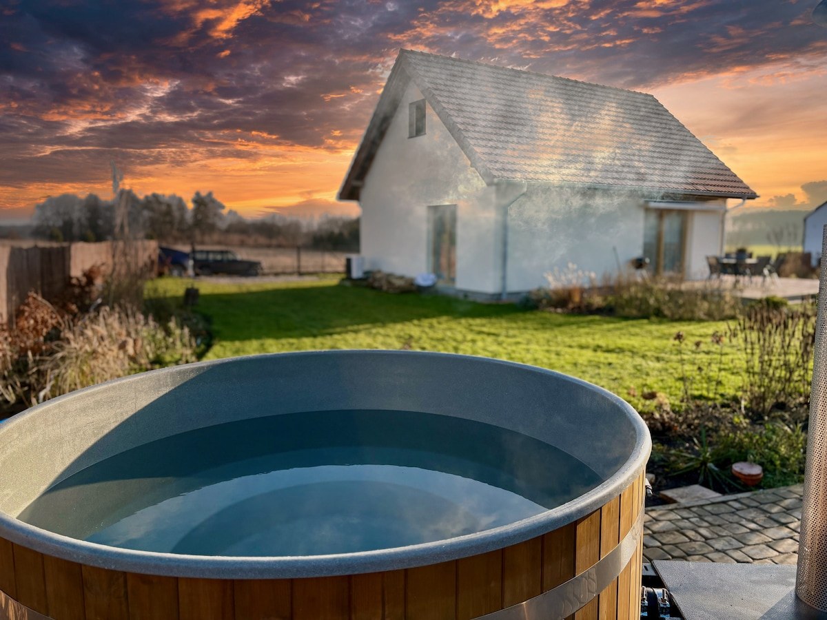 Rustic House — hot tub