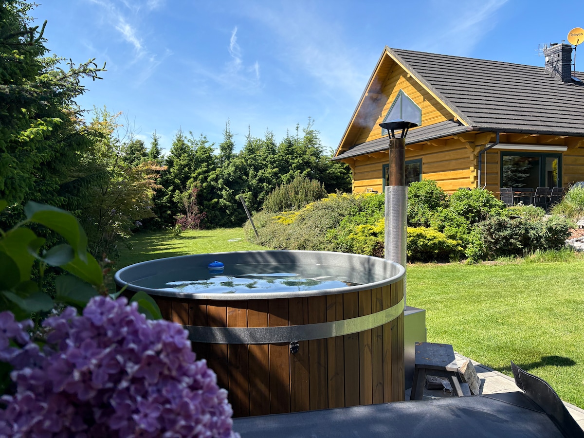 Timber House — dom, ogród i hot tub