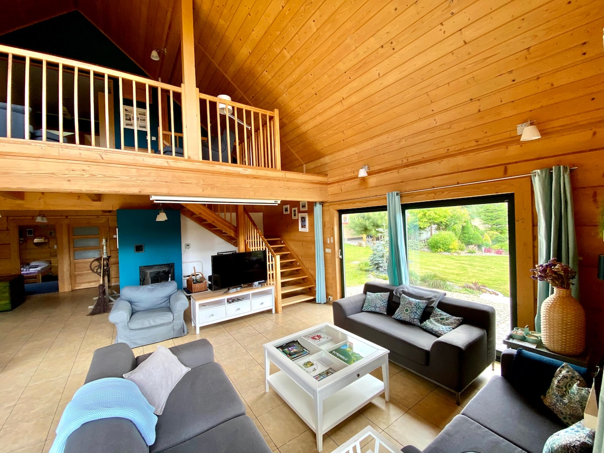 Timber House — salon